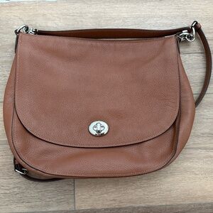 NEW Coach Coach Turnlock Hobo Bag in brown pebble leather